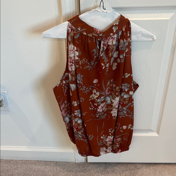 SHEIN Top Bundle (3 Tops) - Picture 4 of 10